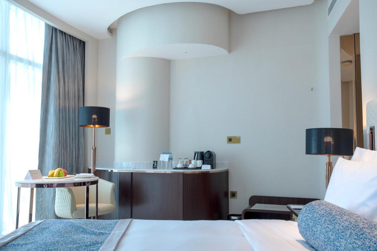 Century Marina Hotel - Lusail Eksteriør billede A room at the hotel