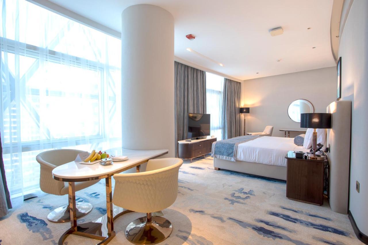 Century Marina Hotel - Lusail Eksteriør billede A suite at the hotel
