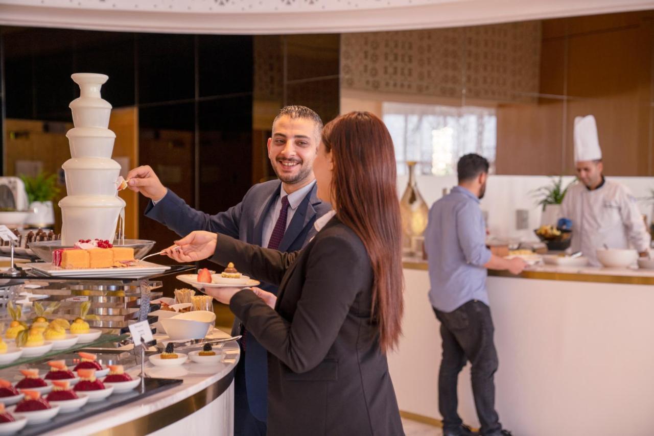 Century Marina Hotel - Lusail Eksteriør billede Chocolate fountain