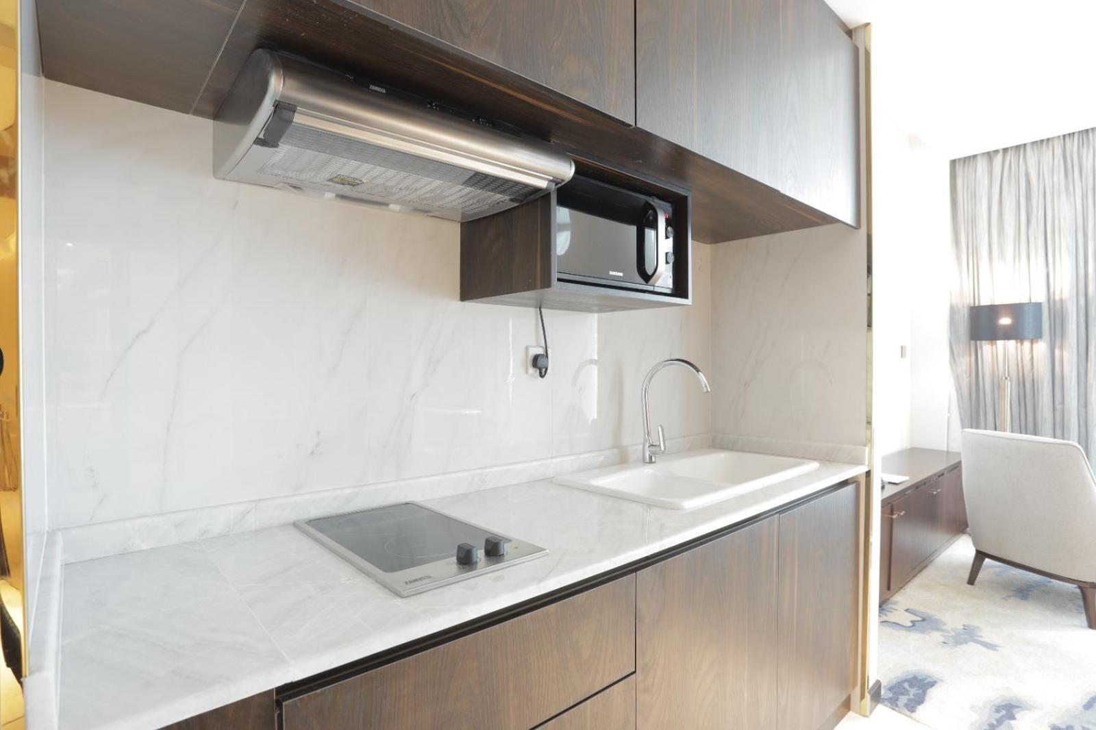 Century Marina Hotel - Lusail Eksteriør billede A modern kitchen